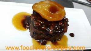 Date cake with caramilized pears