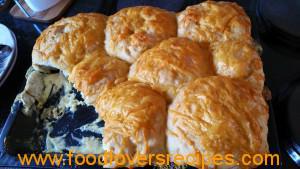 2015-08-10-creamygarlicandcheesebreadrollsintheoven