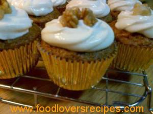2015-08-17-moistcarrotcupcakeswithcreamcheese